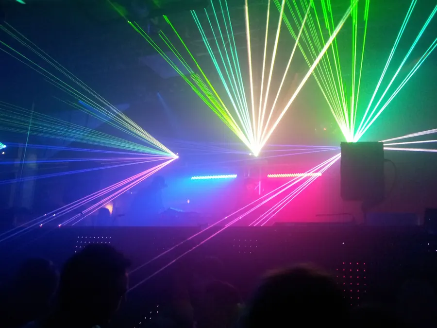 Show de luces y música en ECLYPSE
